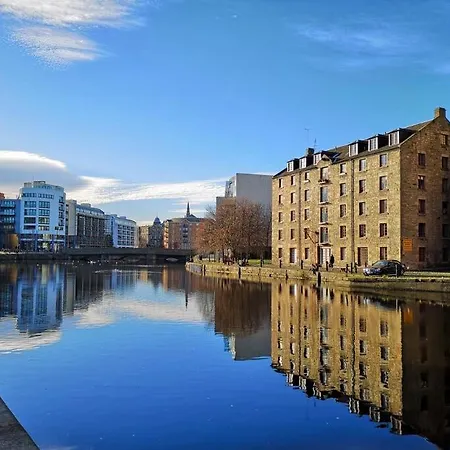 Vibrant Apartment At The Shore In Leith Edinburgh Exterior photo